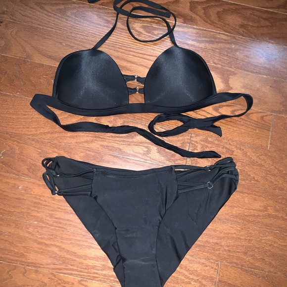 Bathing suits - Picture 7 of 7